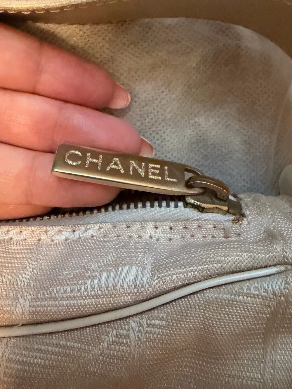 CHANEL shoulder bag